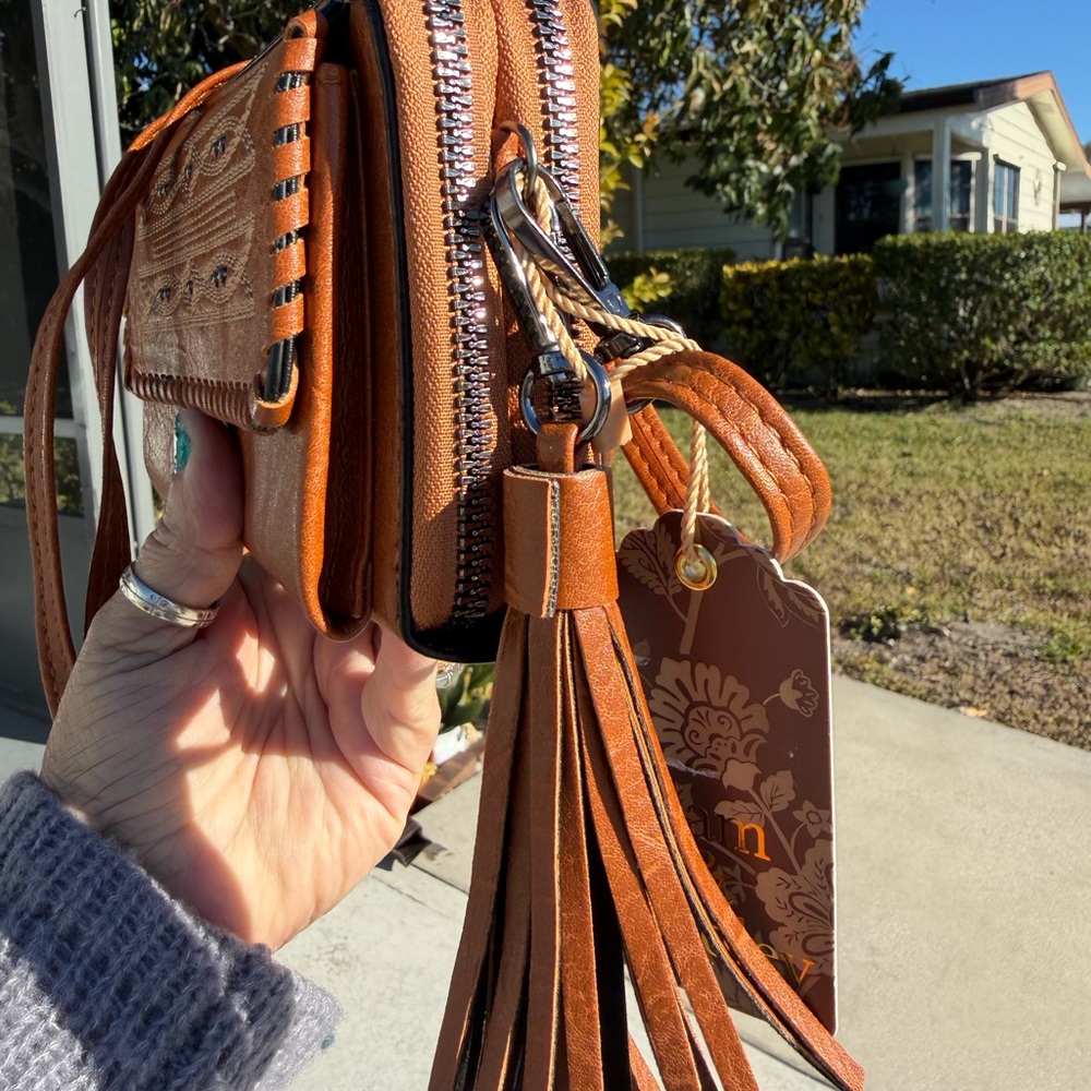 SAM & HADLEY Elegant Brown Vegan Leather Clutch/Crossbody Bag with Tassel - Picture 7 of 15